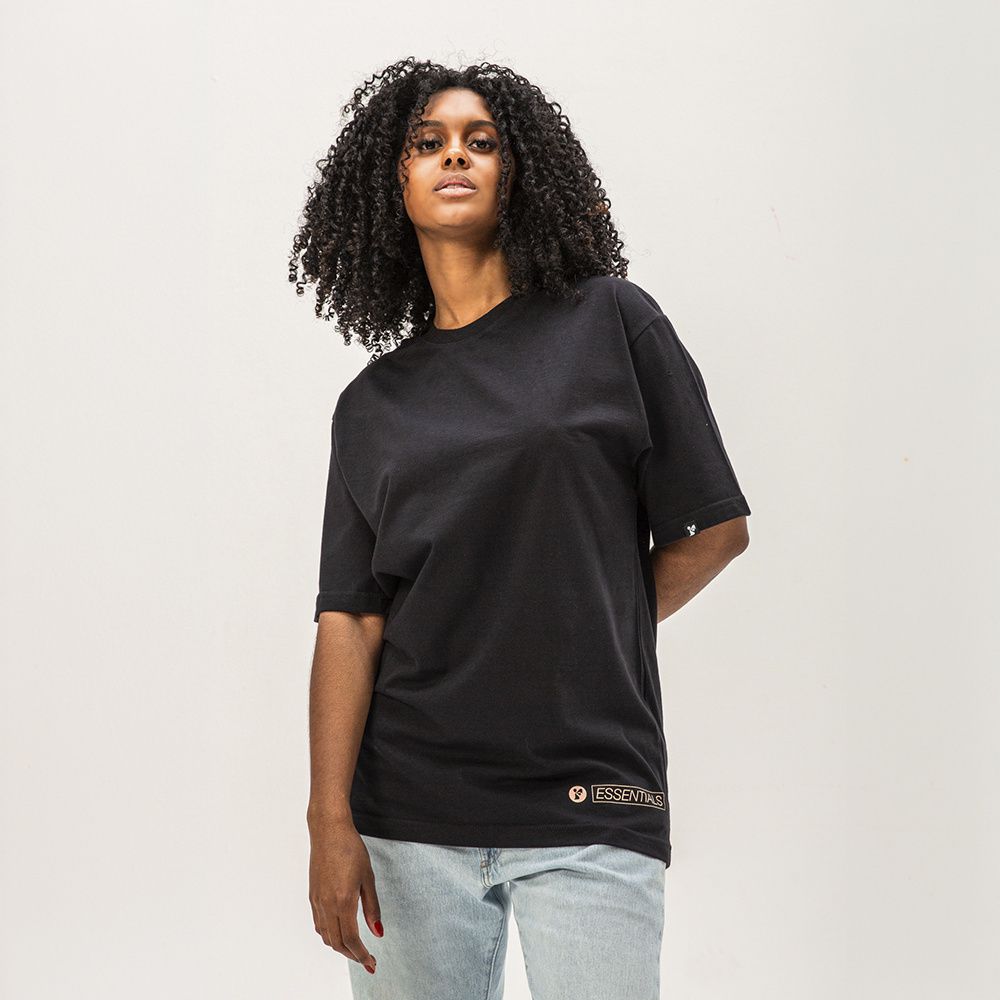 Camiseta Oversized Essentials Preta